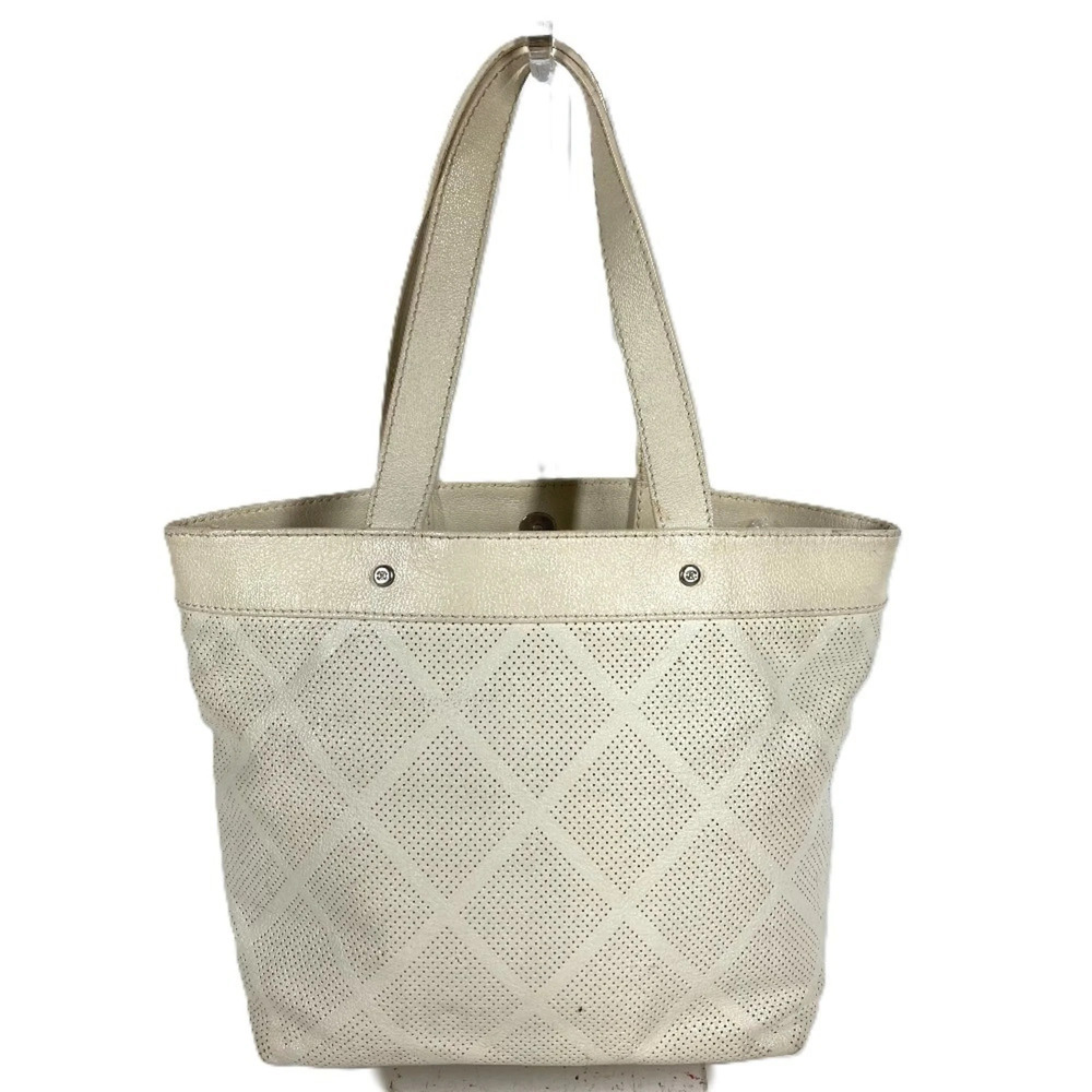 CHANEL White Leather Logo Tote Bag - Picture 3 of 16